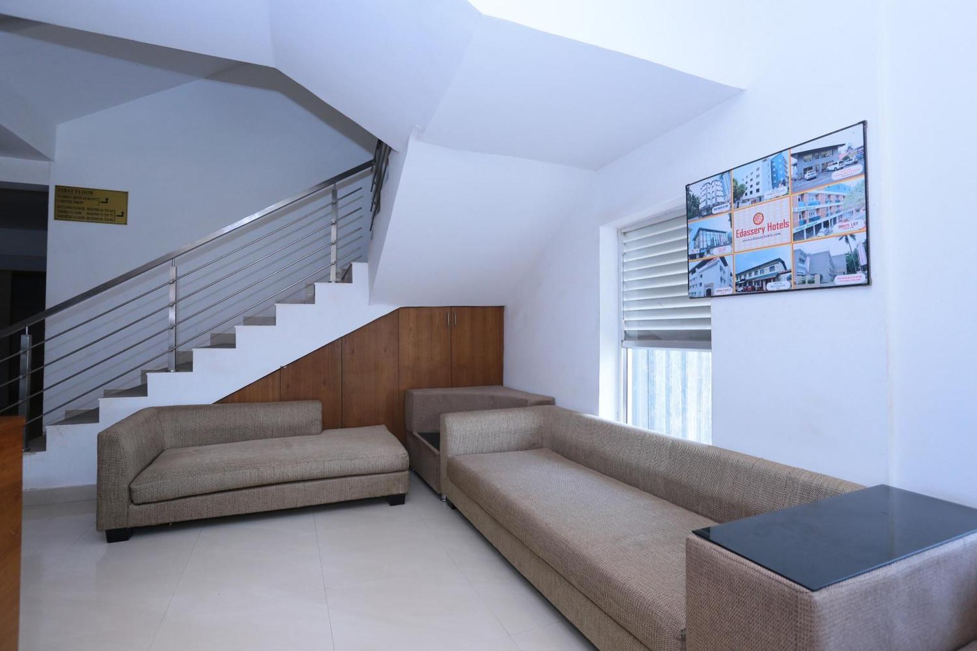Super Townhouse Prince Palace Thiruvananthapuram Exterior photo