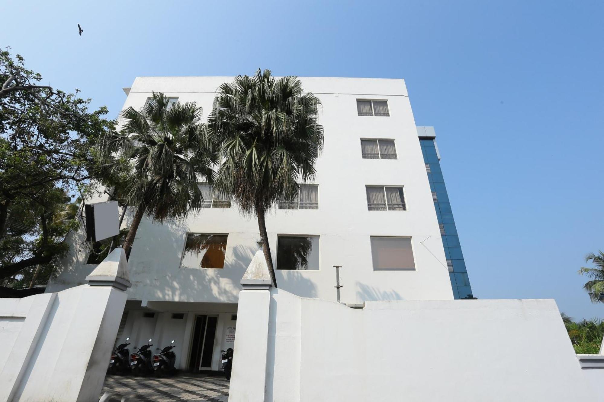 Super Townhouse Prince Palace Thiruvananthapuram Exterior photo